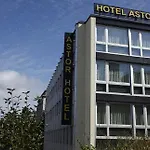 מלון Astor & Serviced