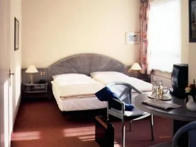 Astor & Serviced Hotell 3*