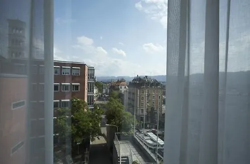 Отель Astor & Serviced