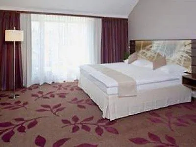 Отель Astor & Serviced